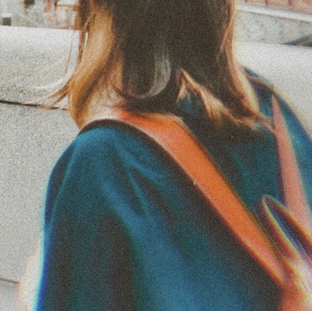 観山 栞